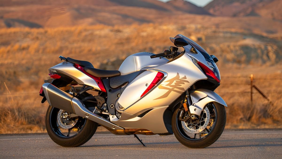 Suzuki Hayabusa, Suzuki Hayabusa USA, Hayabusa sportbike, Suzuki Hayabusa features, Suzuki Hayabusa review, Suzuki Hayabusa price USA, legendary sportbike, best sportbike America, Suzuki motorcycles, Hayabusa 2025,